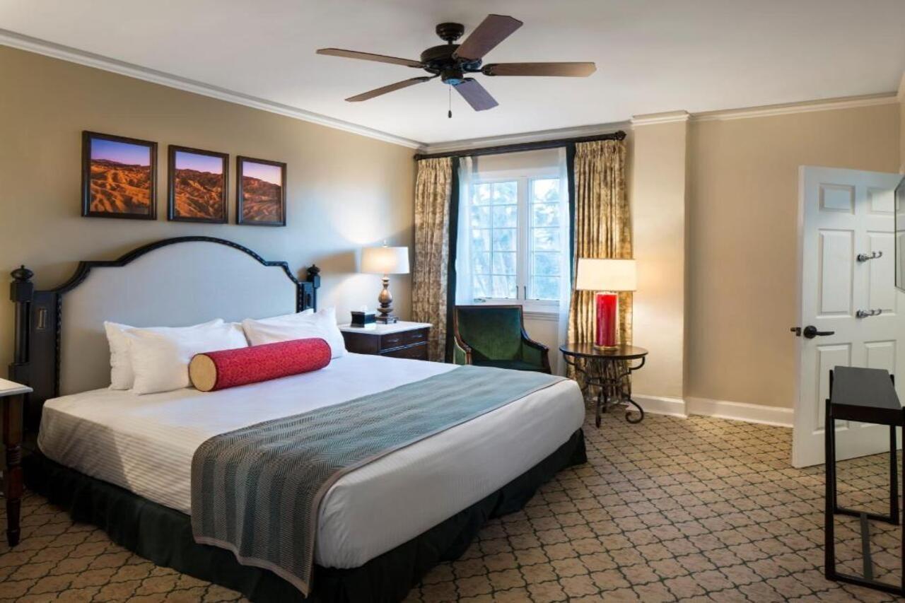 The Inn At Death Valley Exterior photo A guest room at the Inn at Disney's Vero Beach Resort
