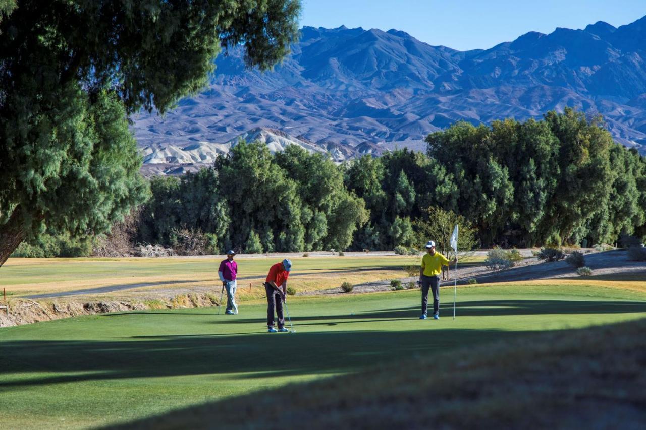 The Inn At Death Valley Exterior photo Golfers at the Sun Valley Resort